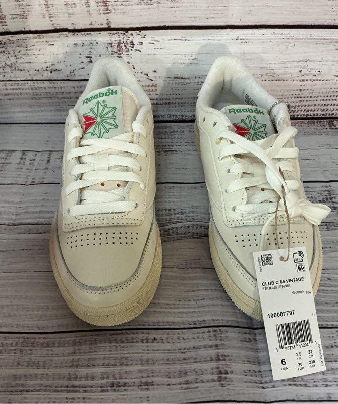 NWB Women's Reebok White Tennis Sneakers Size 6