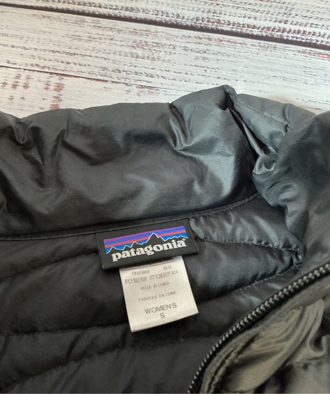 Women's Patagonia Black Mid Length Down Coat Size S