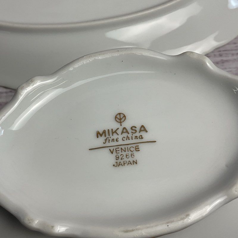 Mikasa Venice 9266 White & Gold Trim 7" Gravy Boat & 9" Underplate China Set