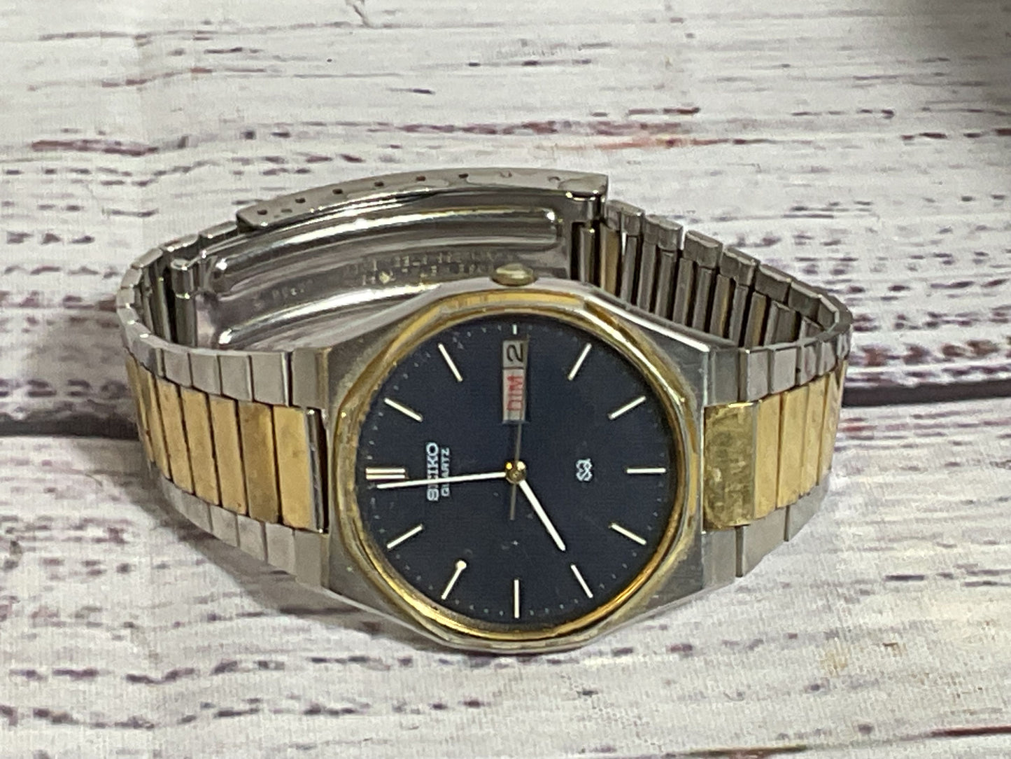 SEIKO 21773-7120 Two Tone 7.5" Navy Blue Dial Day Date Watch- NEEDS BATTERY