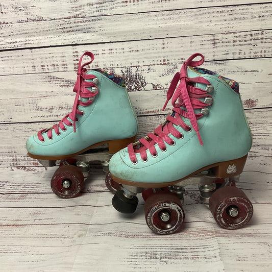 Moxi Blue Beach Bunny Roller Skate Size 1 As-is