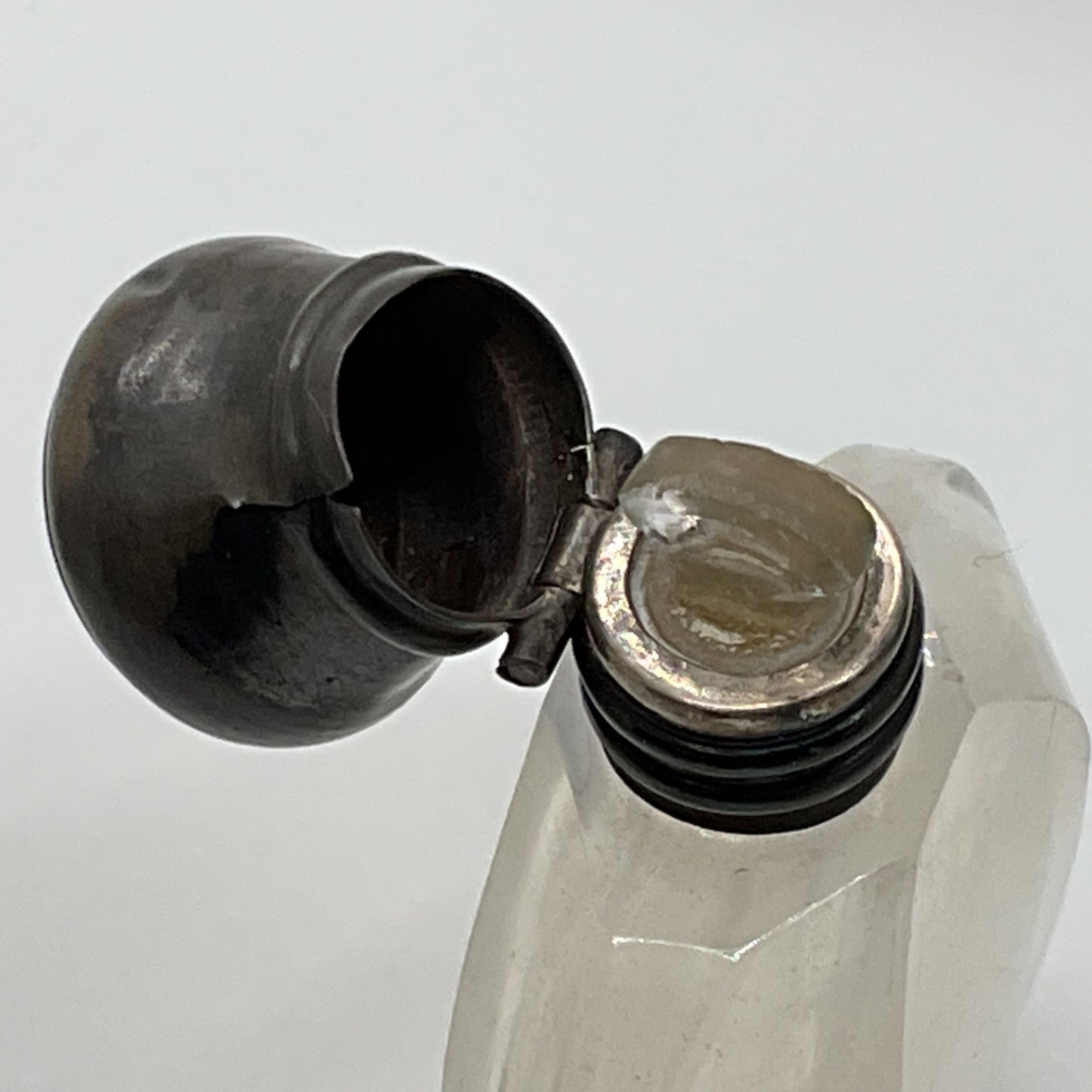 VTG/ANTIQUE Silver Tone Clear Glass Perfume Bottle Hinged Lid and Stopper- 2.25"