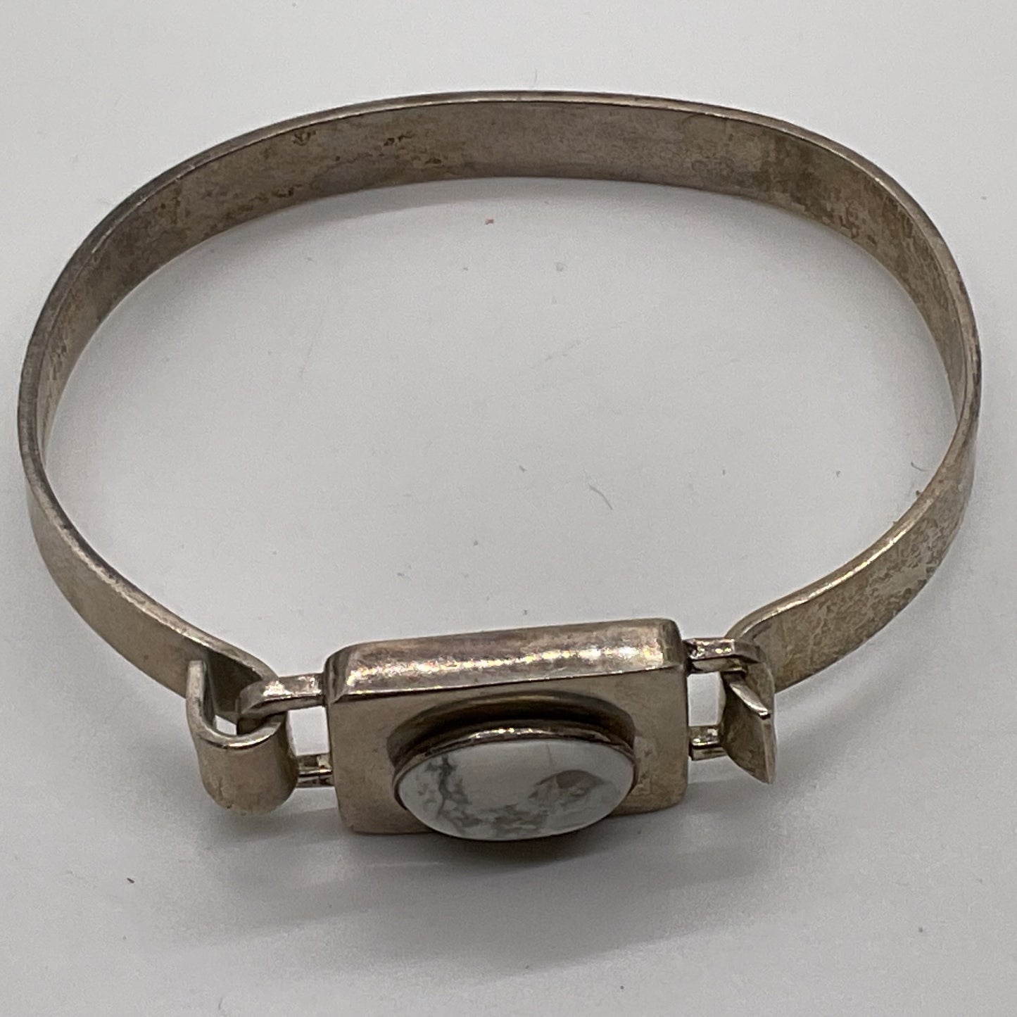 MEXICO Modernist Sterling Silver & Oval Howlite 6.75" Bangle Bracelet- 24.74g