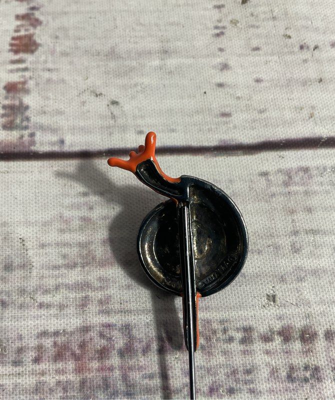 MMA Metropolitan Museum Of Art Silver Tone Orange Enamel Snail Stick Lapel Pin