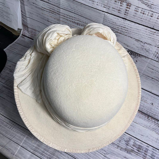 VTG. Louise Green White Bow Felt Sun Hat