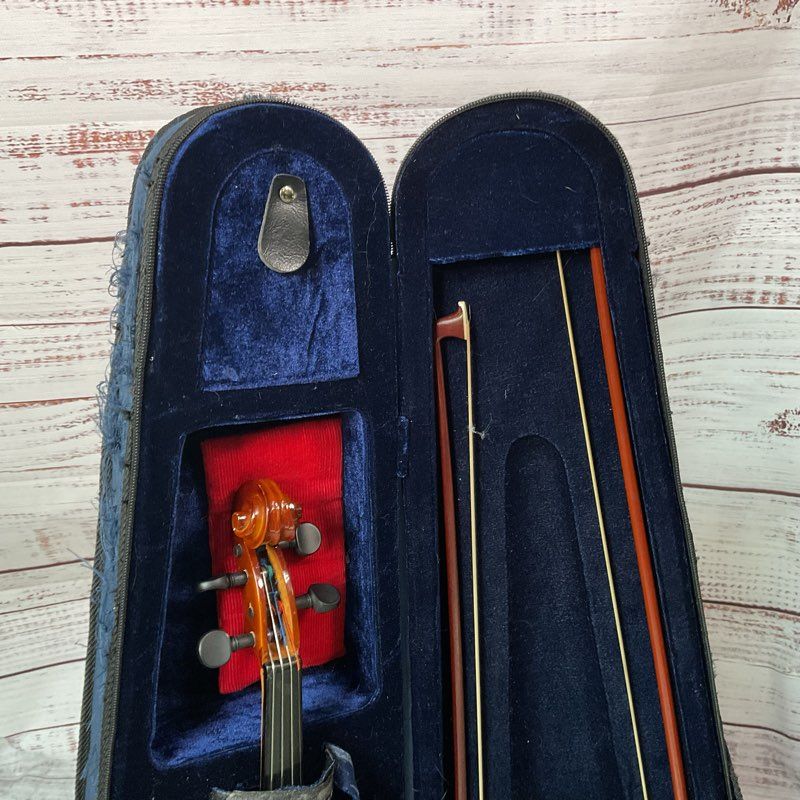 De Villlier VN343 Violin w/ 2 Bows & Accessories in Damaged Blue Case