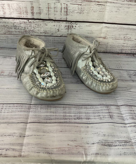 Women's Elena Linardarki Silver Moccasin w/ embellishments Size 5.5 Retail $200