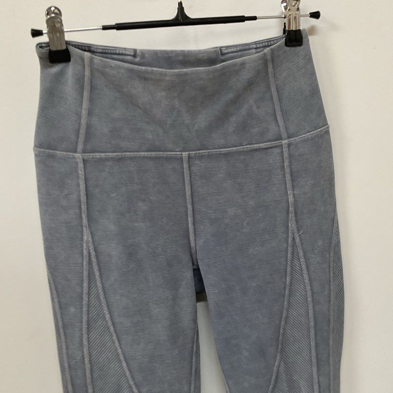 LULULEMON Women's Blue Ribbed Ankle Leggings- SEE MEASURMENTS
