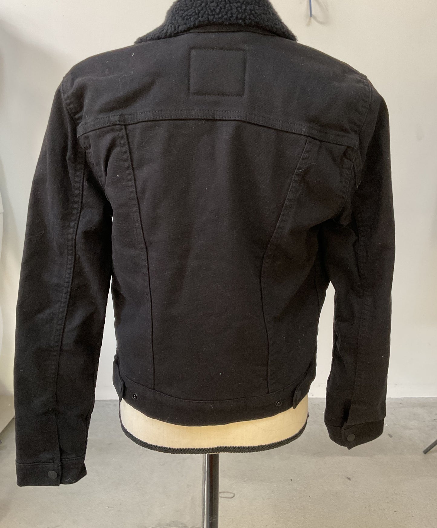 Women's Levis Trucker Black Jacket with fleece lining Size S