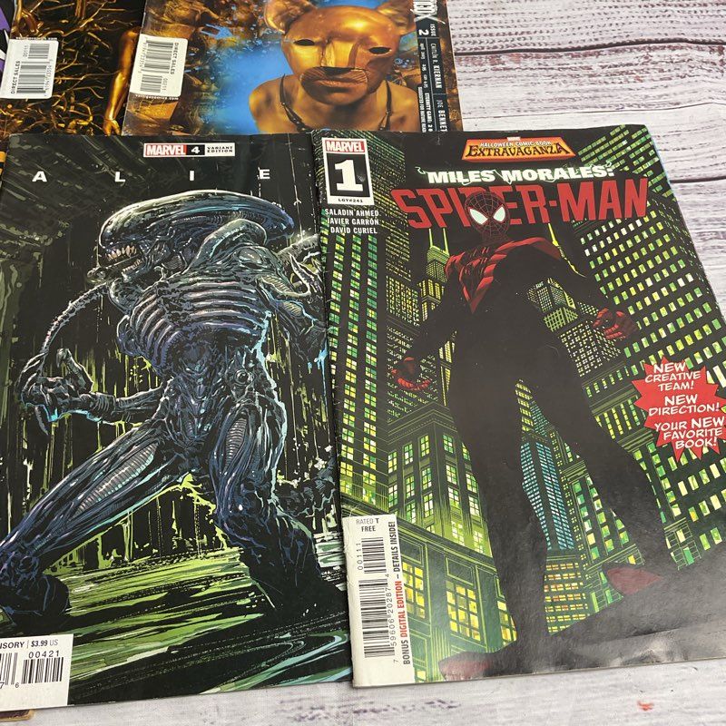 14 Pc. Mixed Comic Book Lot (Dc, Marvel, Vertigo, Dark Horse, Charlton)