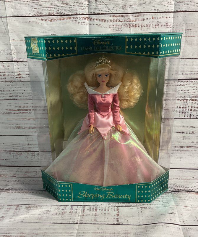 Walt Disney's Sleeping Beauty Disney Exclusive Classic Doll Collection 88003