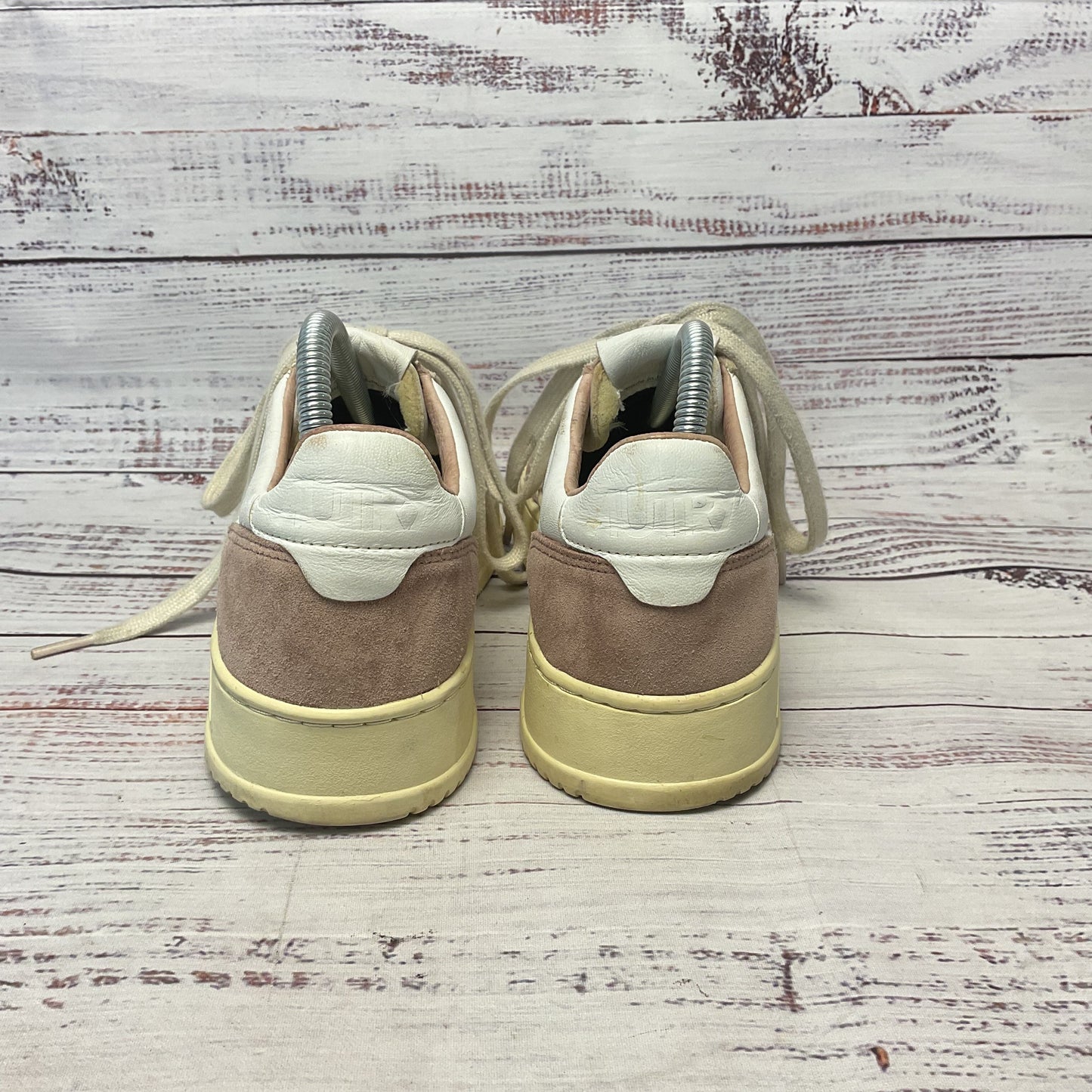 Autry Medalist Low-Top White Athletic Shoe Women Size 9.5