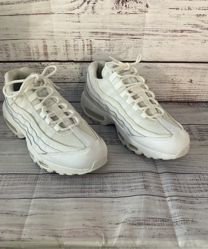 Women's Nike Air Max 95 White & Gray Sneakers Size 7.5