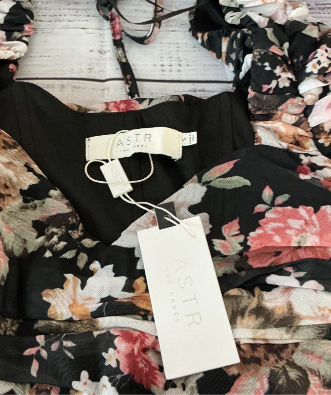 NWT Women's Astr The Label Black Ruched Floral Top Size S