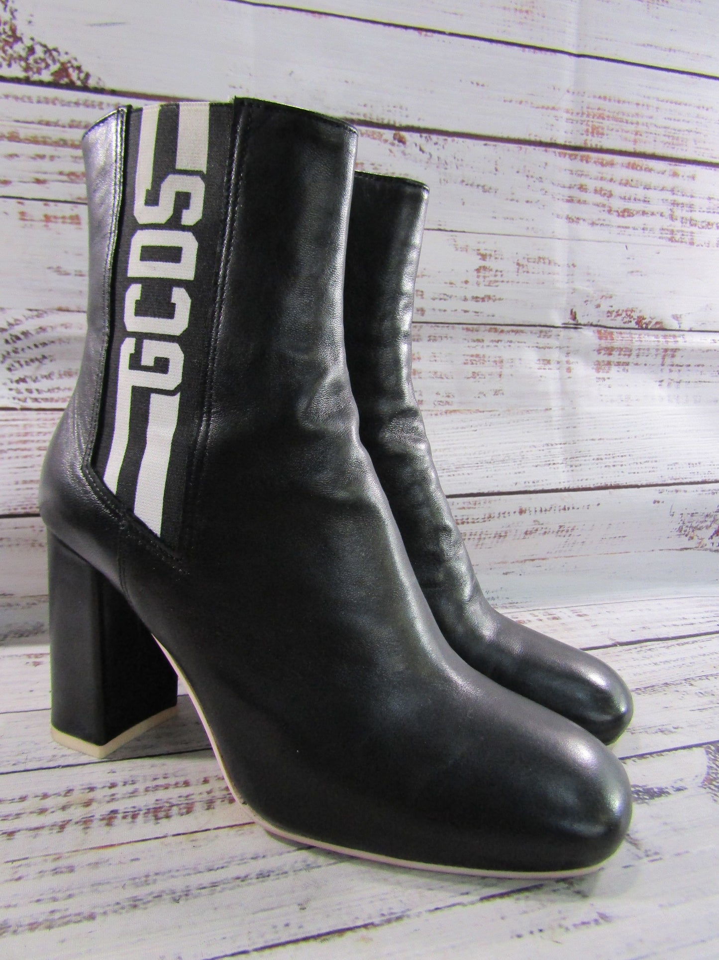 GCDS Women's Black Leather Chelsea Boots Size 8 Made in Italy