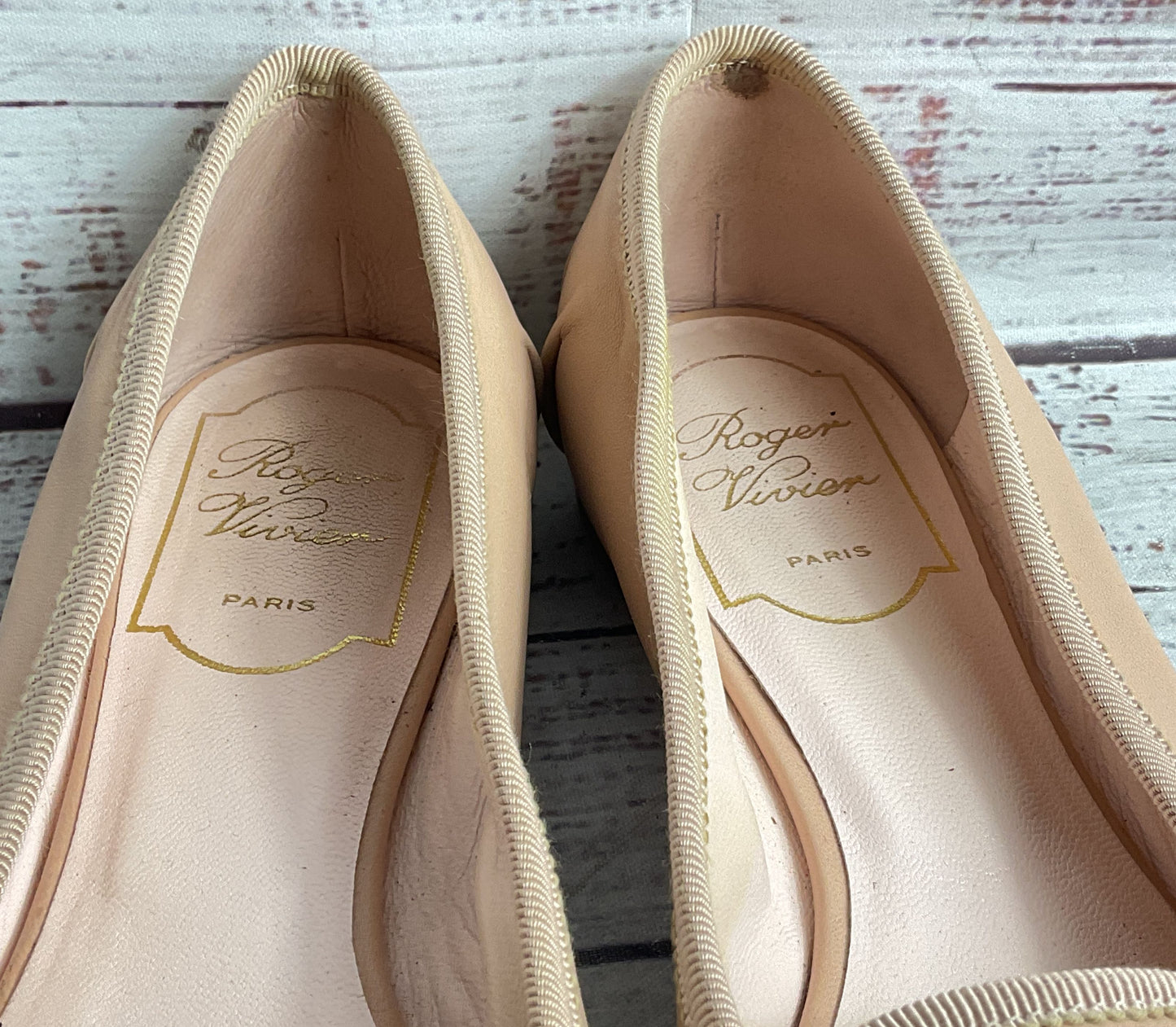 Roger Vivier Gommettine Leather Buckle Ballerina Flats Beige 35.5
