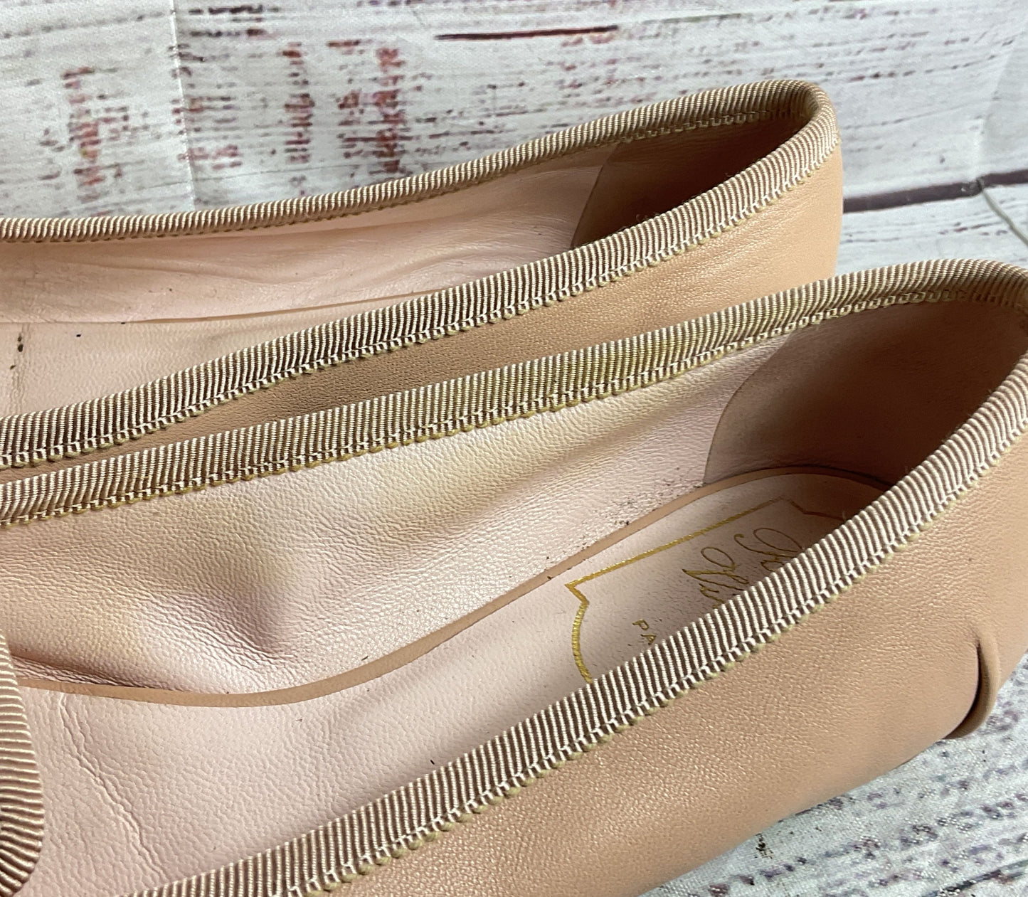 Roger Vivier Gommettine Leather Buckle Ballerina Flats Beige 35.5