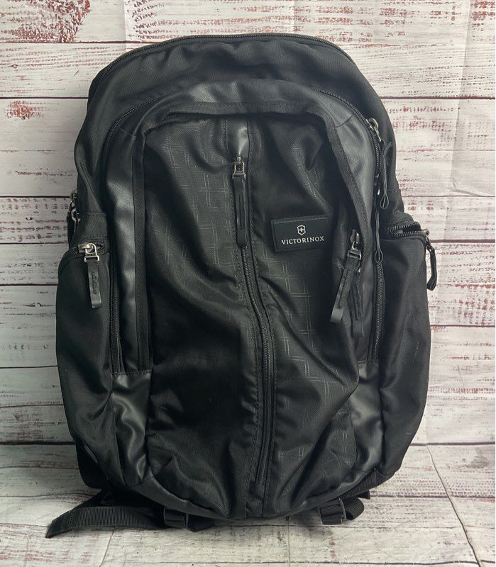 Victorinox Swiss Army Altmont 3.0 Vertical-Zip Laptop Backpack Black