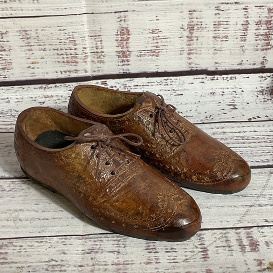 TWO'S COMPANY Brown Wingtip Shoe Figurines- 5.25"