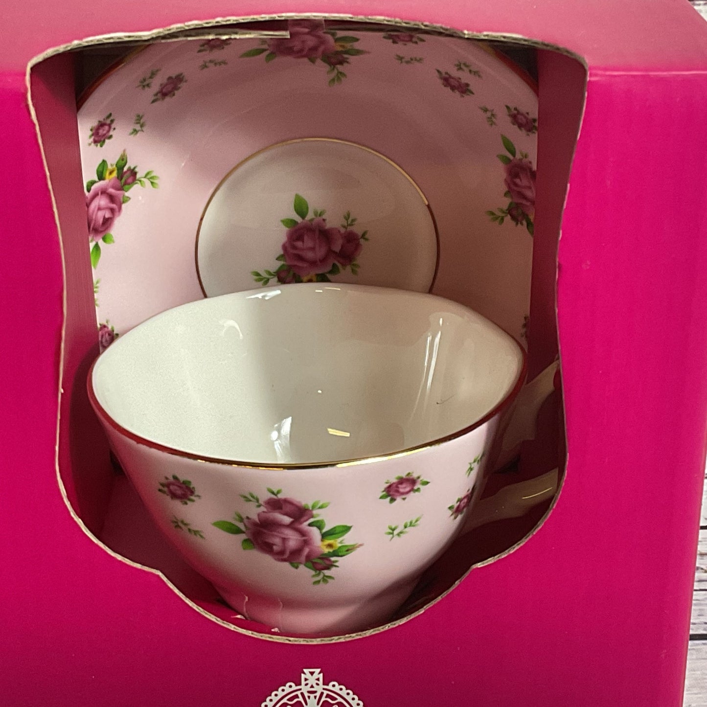 NEW ROYAL ALBERT England Vintage Pink Rose Teacup and Saucer Set