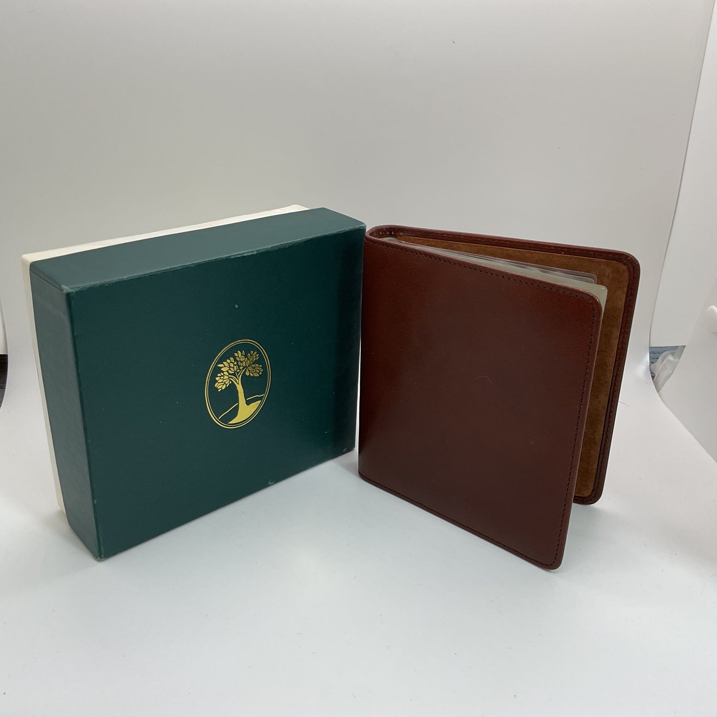 NEW LEVENGER Brown Leather Business Card Case