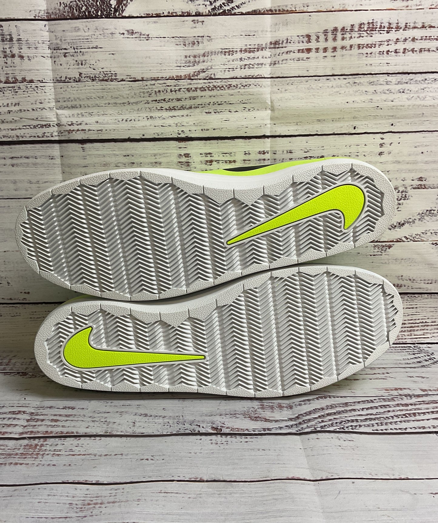 Nike SB Lunar Oneshot Neon Green Athletic Shoe Men Size 10.5 New in Box