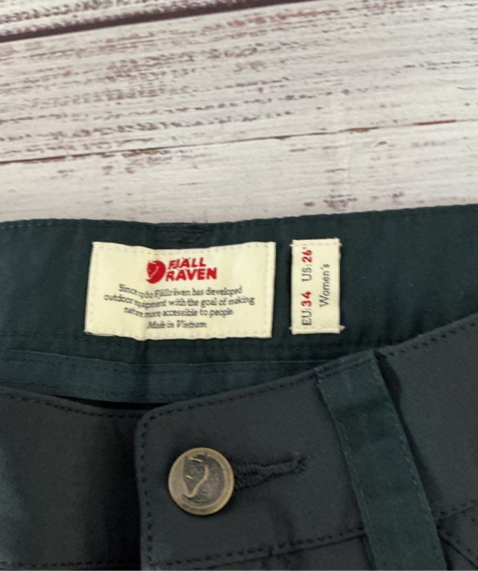 Women's Fjall Raven Nikka Curved Shorts Sz 26 Retail $130 EXCELLENT CONDITION!!