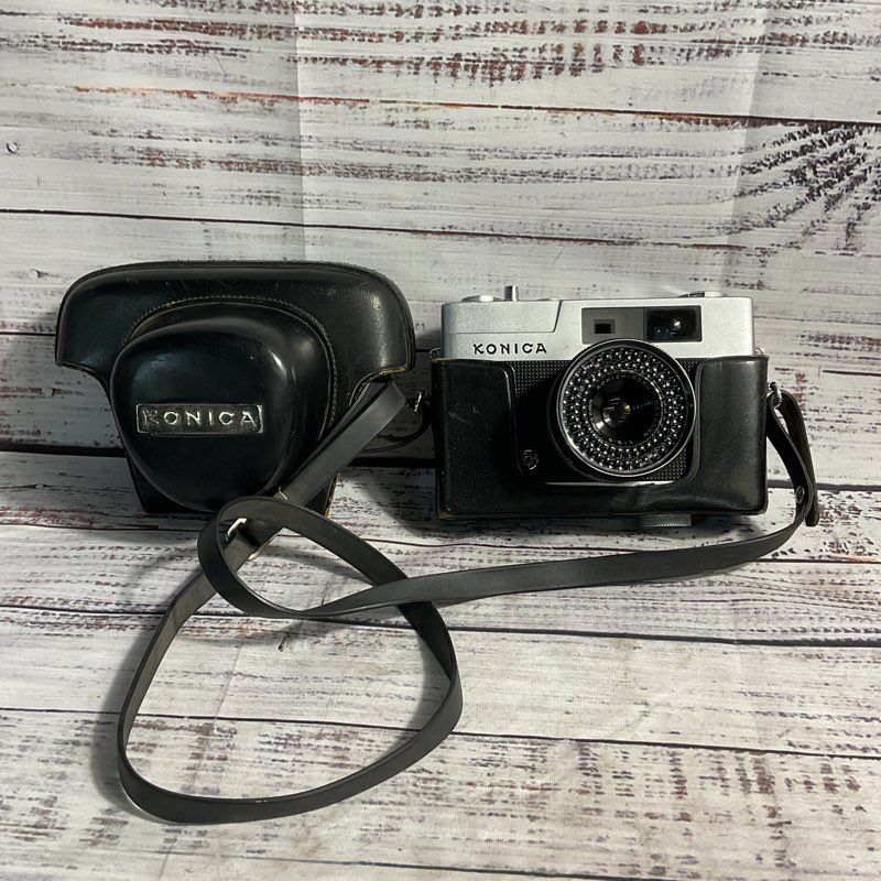 VTG. Konica EE-Matic 35mm Film Camera *UNTESTED*