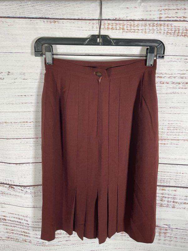 Women's Salvatore Ferragamo Maroon 100 % WOOL Pleated Skirt Size 38 EU/ 7.5-8 US