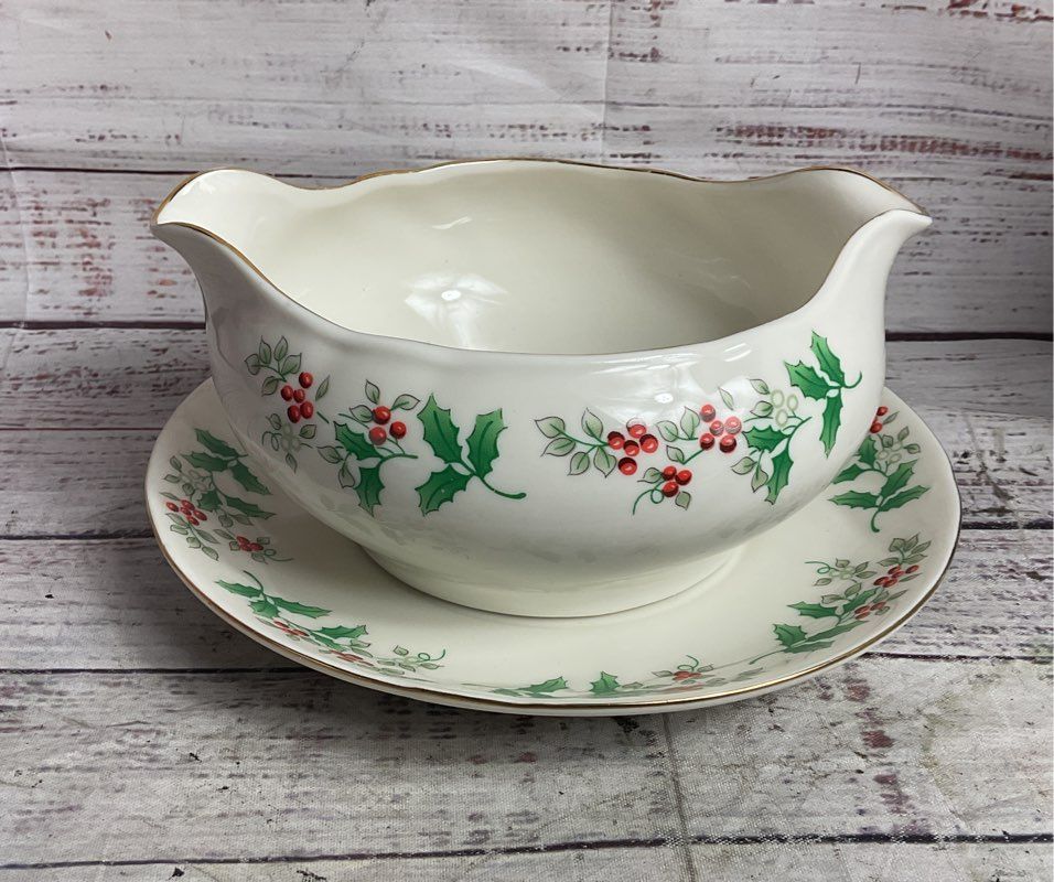 Gibson Designs Christmas Charm Delight Holiday Gravy Boat & Underplate White
