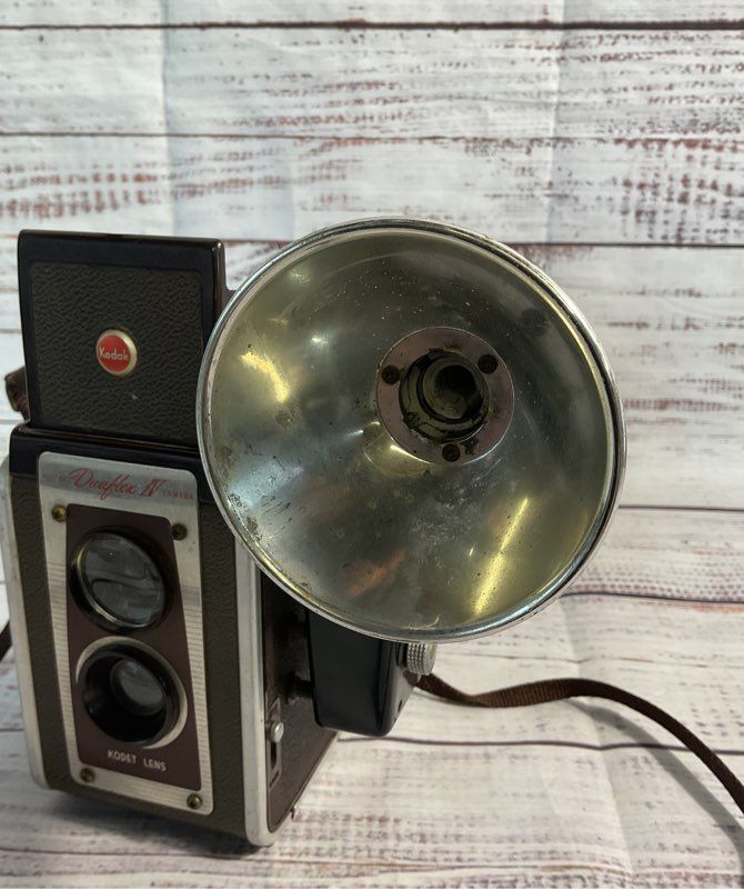 Kodak Twin Lens Reflex Duaflex IV Camera w/ Flash