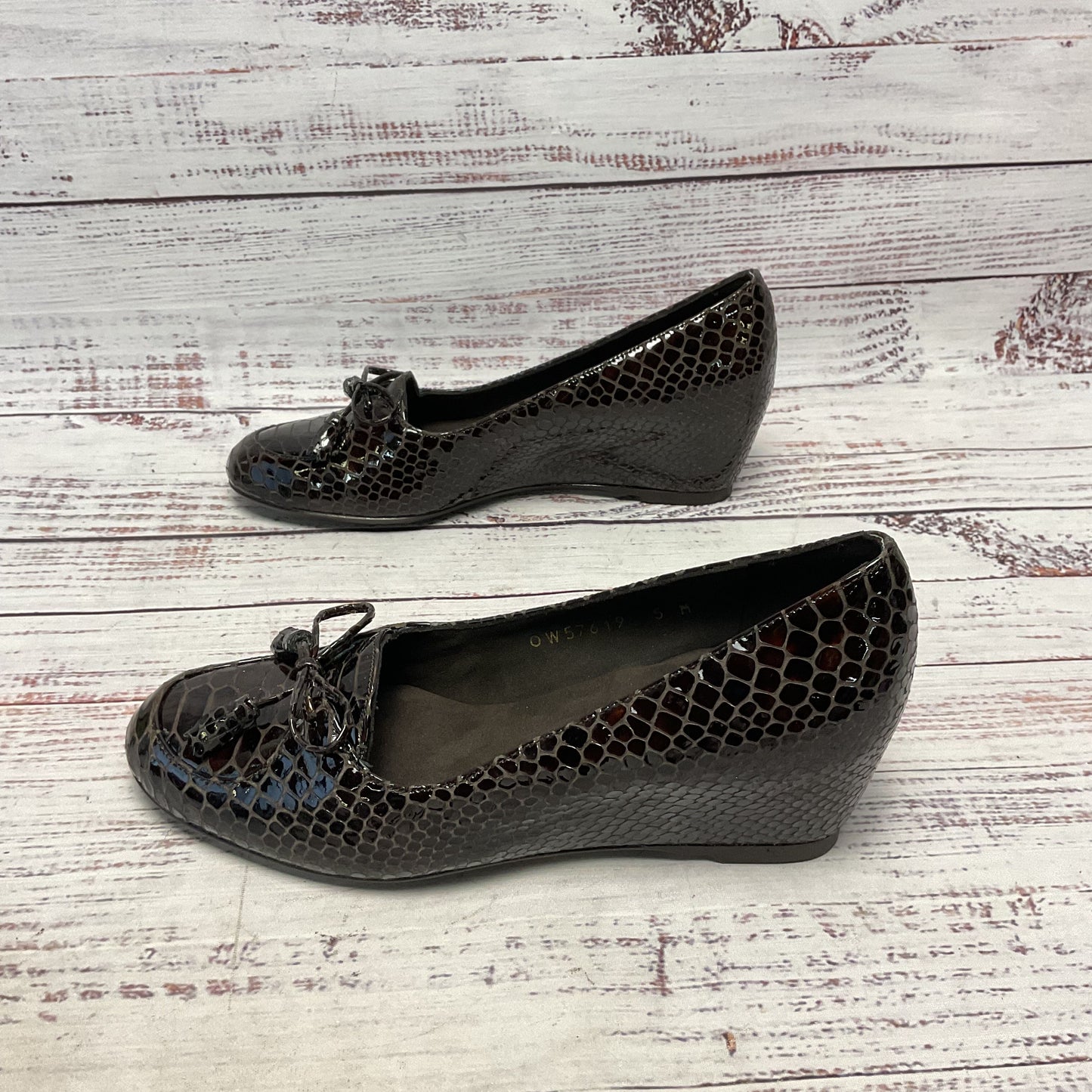 Stuart Weitzman Brown Patent Leather Embossed Snake Style Bow Wedge Heel Women 5