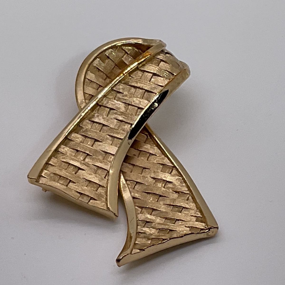 VTG. Crown TRIFARI Gold Tone Basketweave 2.75" Brooch