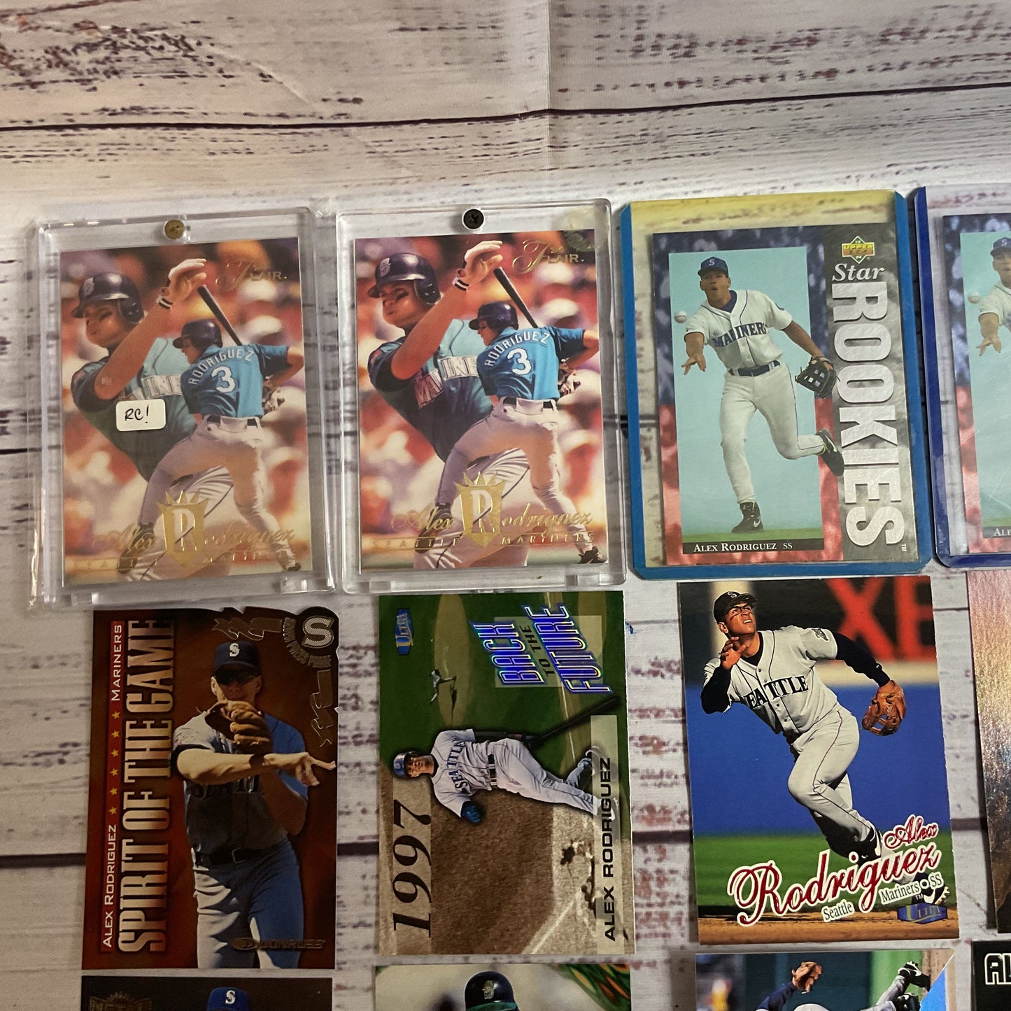 Set of 18 ALEX RODRIGUEZ Rookie and Regular Season Baseball Cards