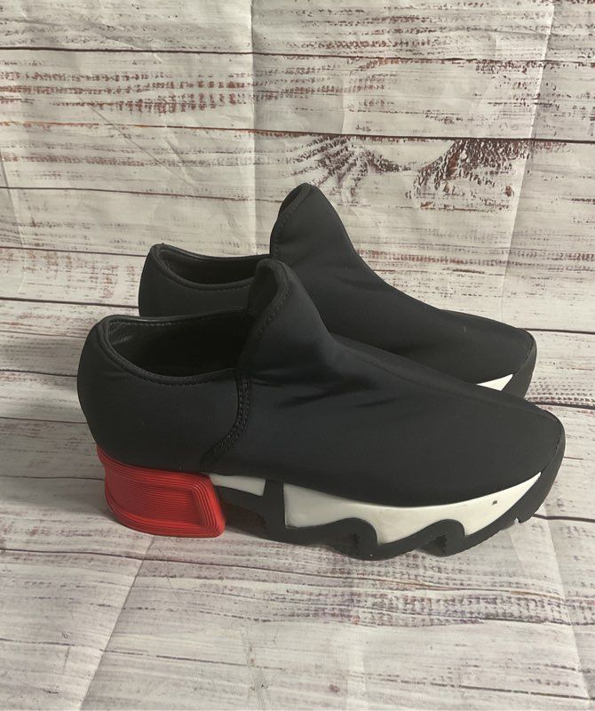 iRi NYC Women’s WES I Black Outline Low Top Sneakers Size 34.5 EU