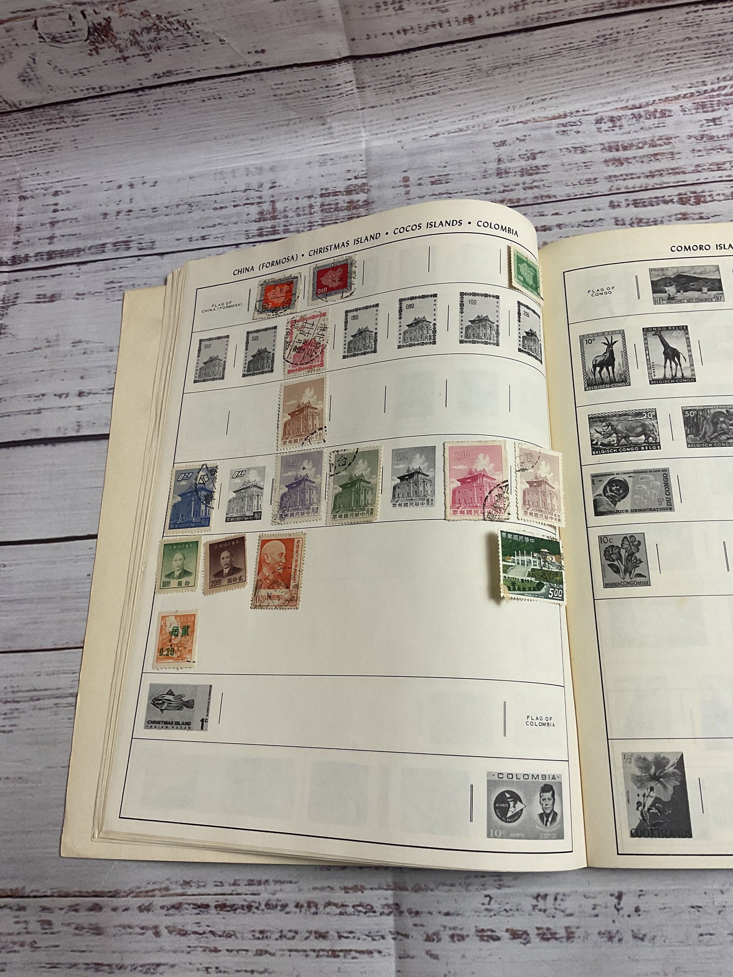 Explorer Stamp Album Partially Filled Lots Of Stamps