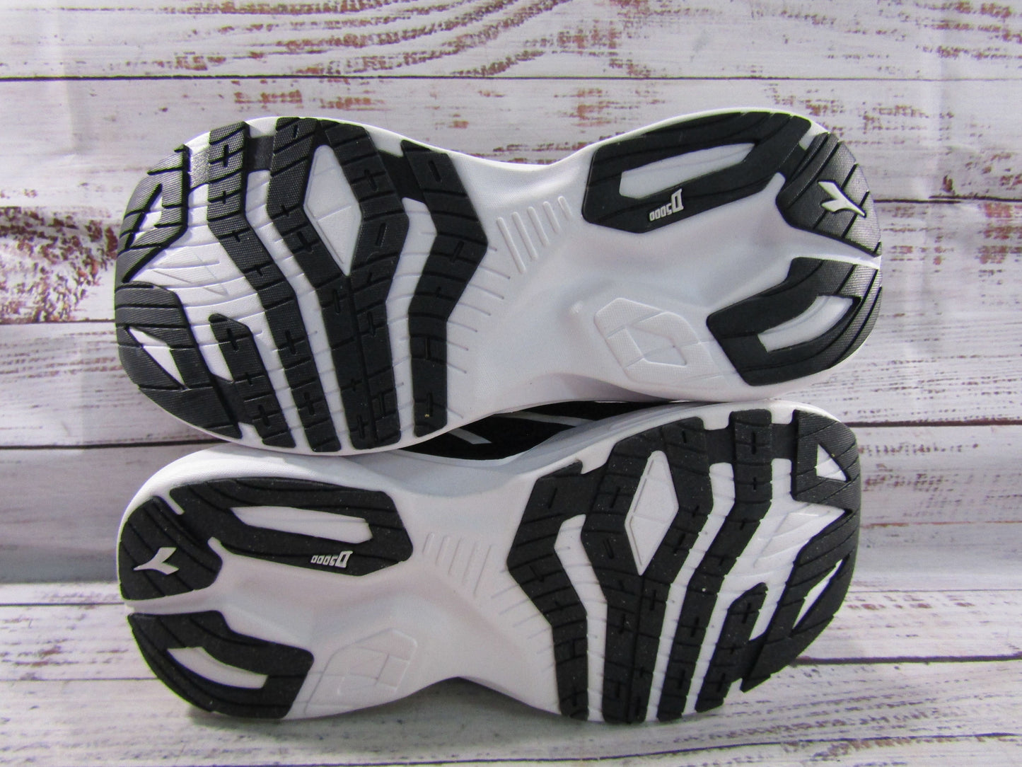 Diadora Nucleo 2 Women's Black & White Sneakers Size 7