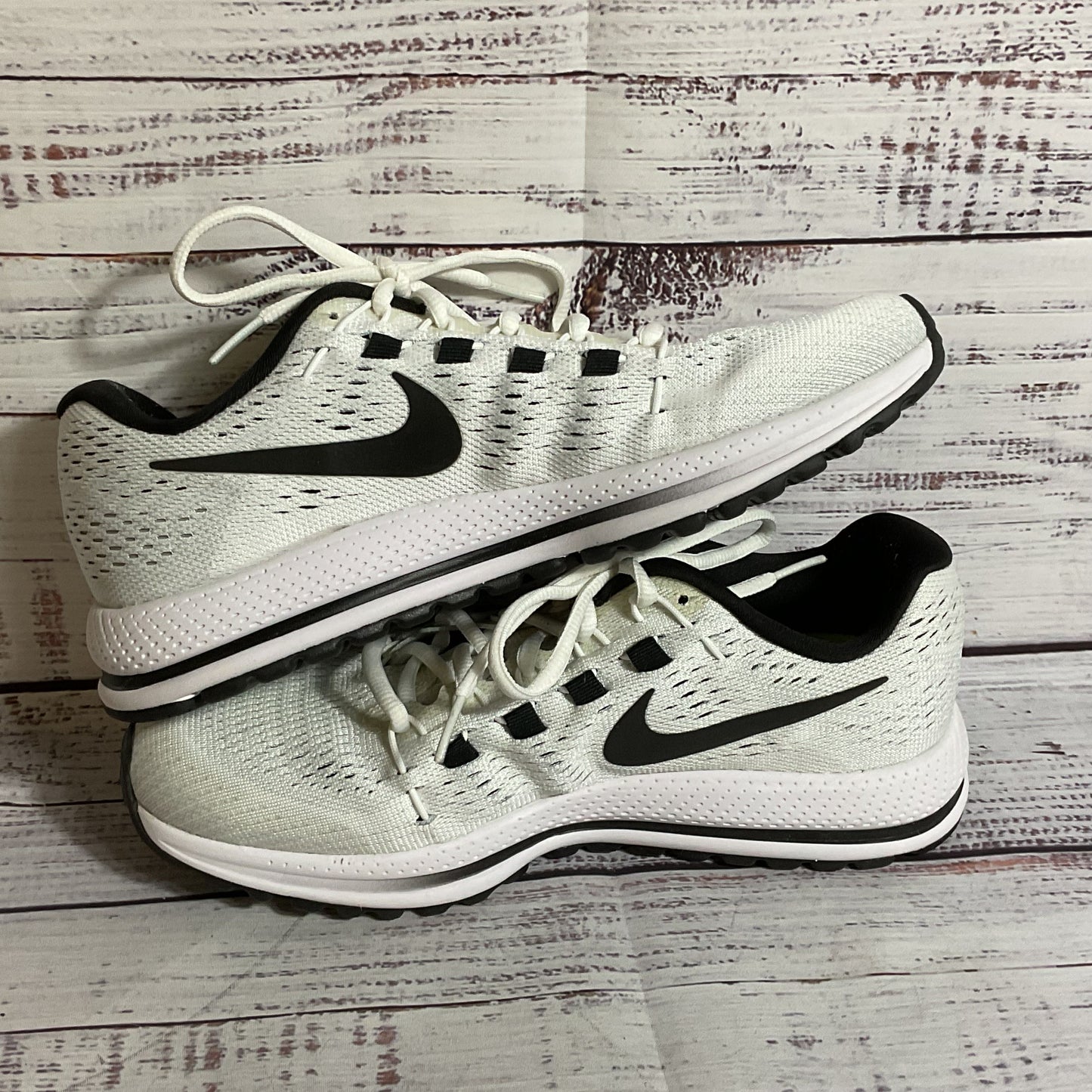 NWOB NIKE Air Zoom Vomero 12 #863766-100 Women's White Running Shoes- SZ 8