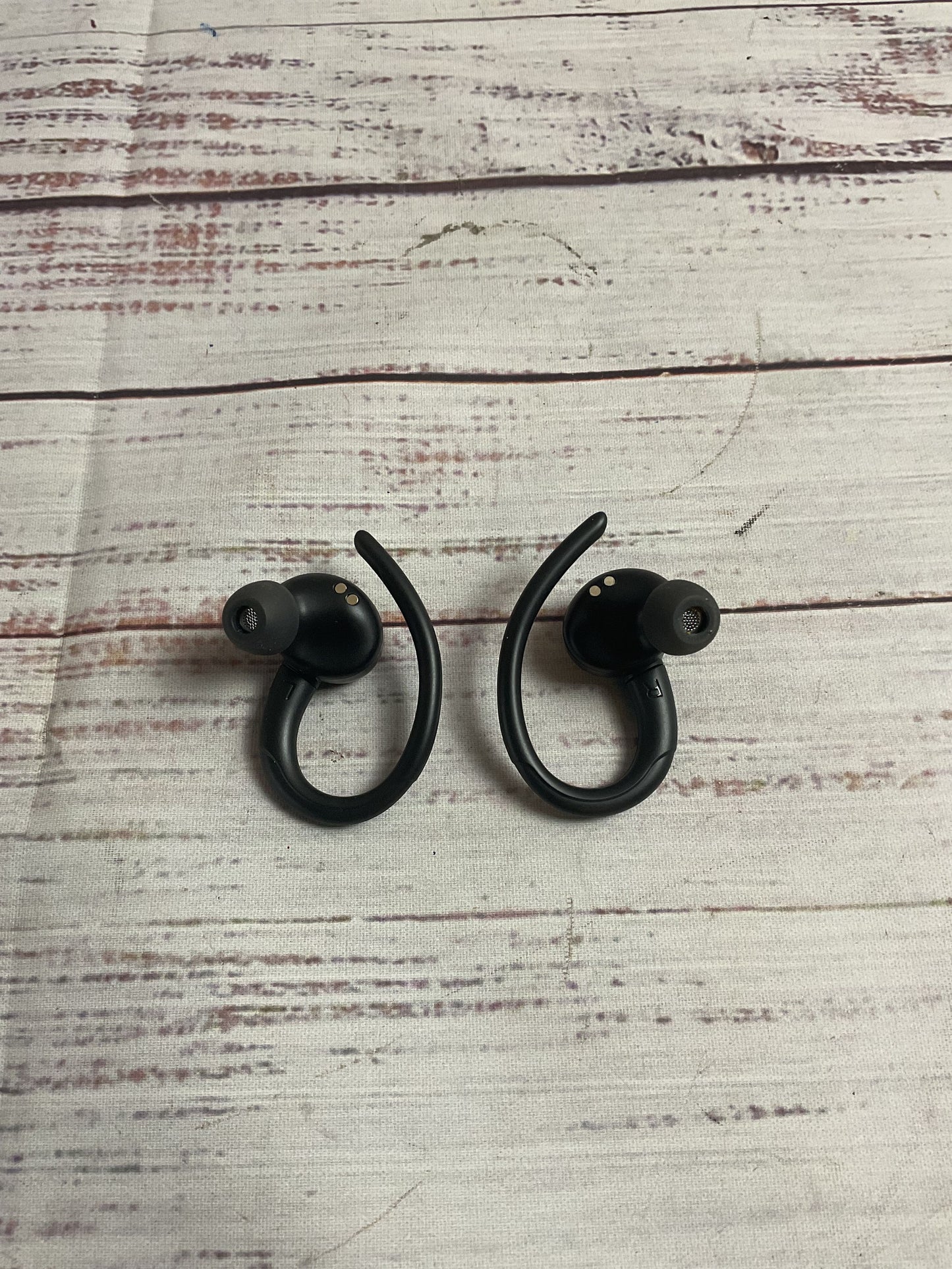 Csasan V90 Wireless Bluetooth Sport Earbuds with Charger Working
