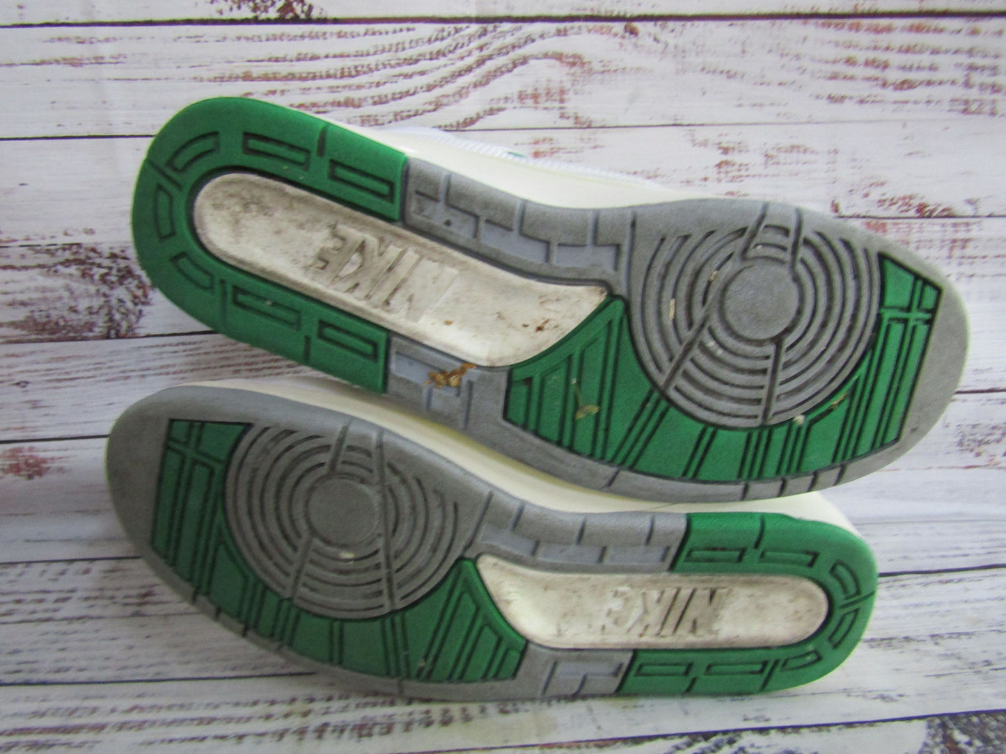 Nike Air Jordan 2 Retro Men's Lucky Green High Top Sneakers Size 11.5 DR8884-103