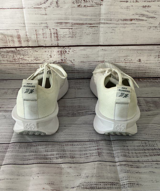 Women's Nike Interact Run Road Running White Metallic Silver Sneakers Size10