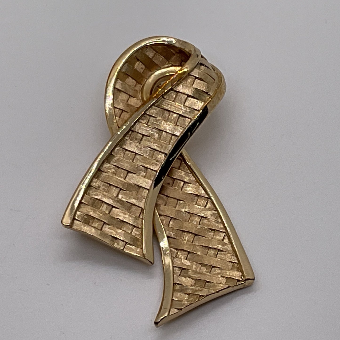 VTG. Crown TRIFARI Gold Tone Basketweave 2.75" Brooch