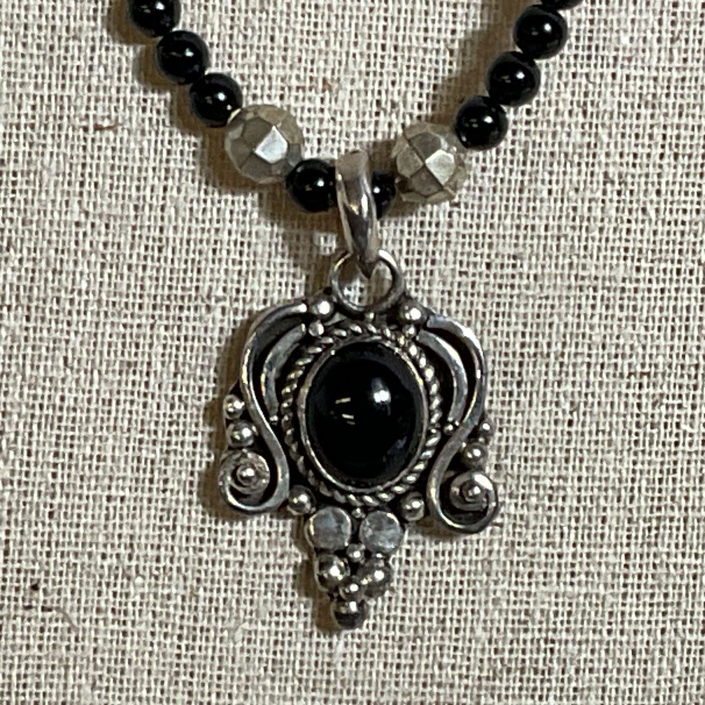 VTG. Sterling Silver Clasp & Pendant Onyx Beaded 18" Necklace