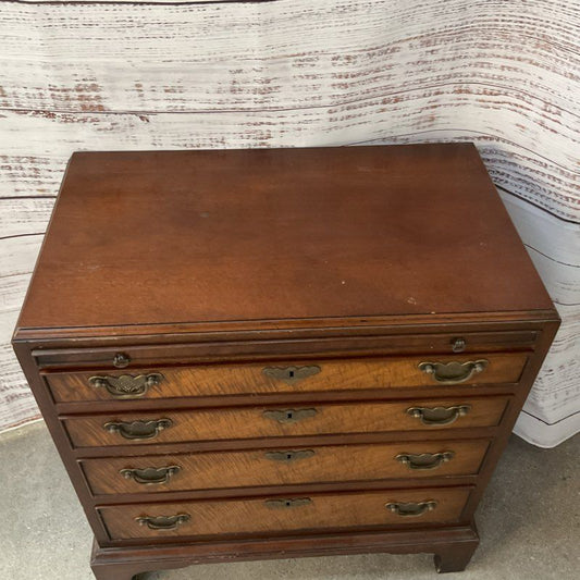 VTG/ANTIQUE BEACON HILL COLLECTION Georgian Style Bachelor Chest 28.5"H x 25.75W