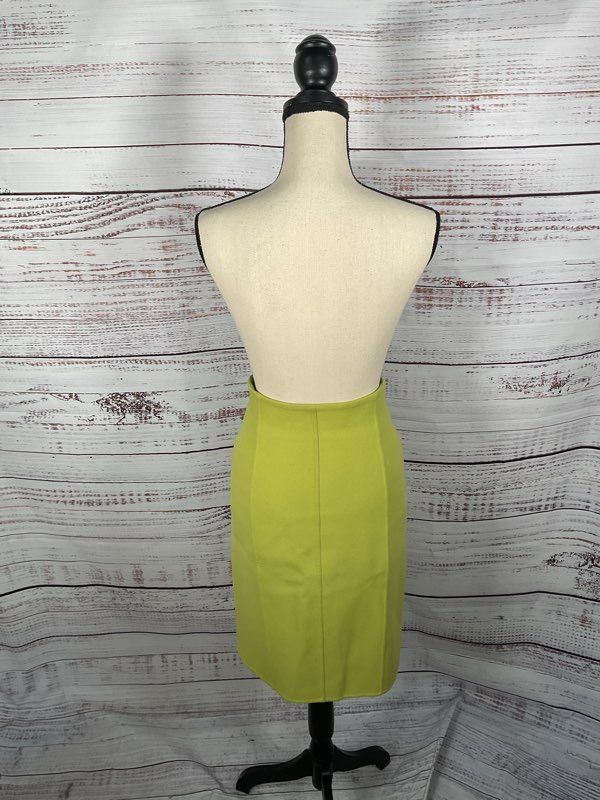 Women's Salvatore Ferragamo Green 100% Wool Skirt Size 26 Waist