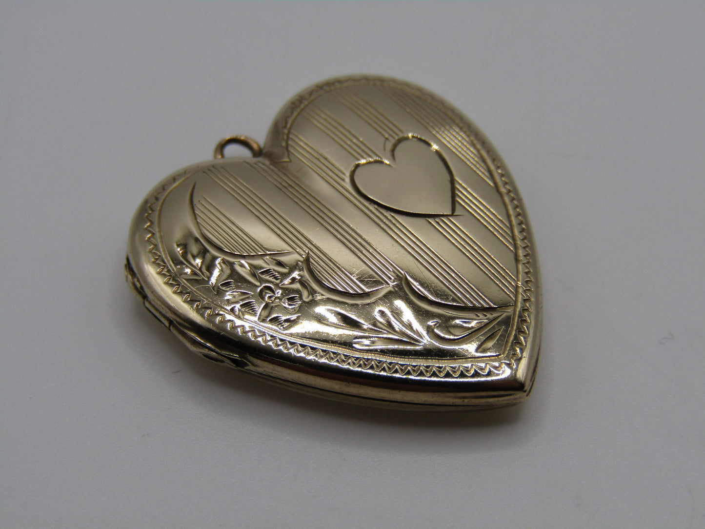 Vintage 10k Yellow Gold Floral Etched Heart Locket Pendant