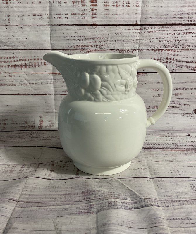 Vintage Este C.e. White Porcelain Pitcher Made In Italy 7.5"