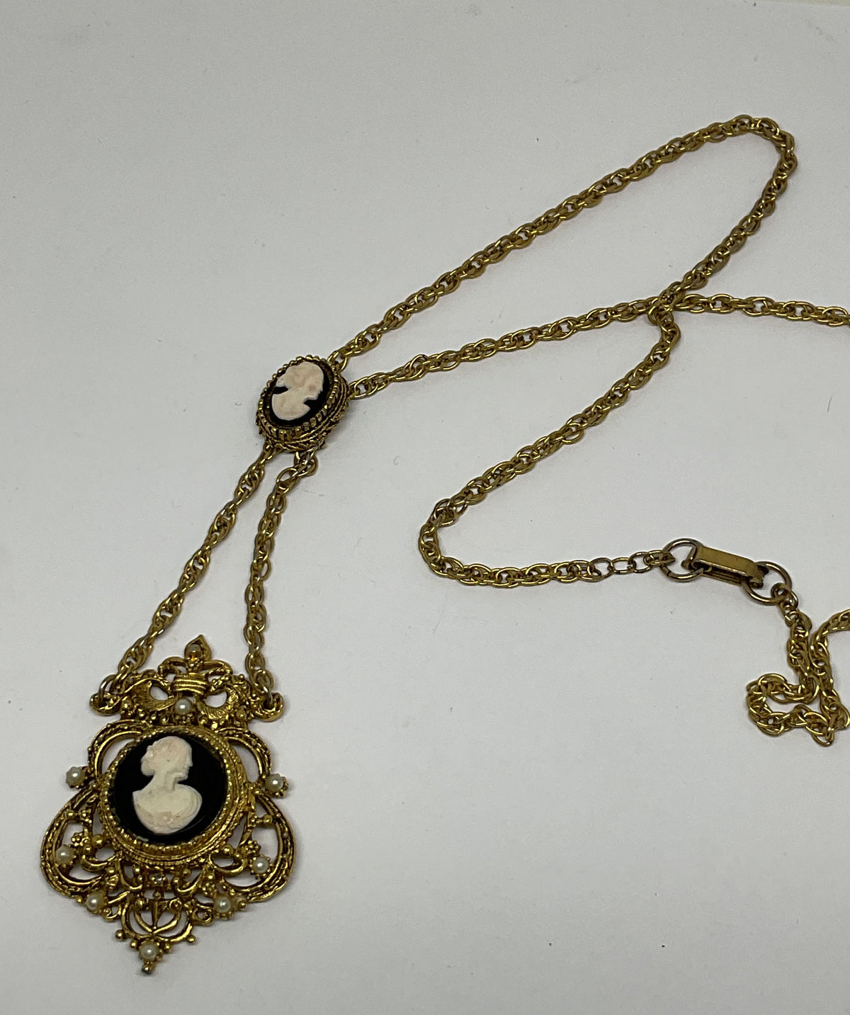 Unbranded Gold Tone Vintage Necklace Cameo Pendant