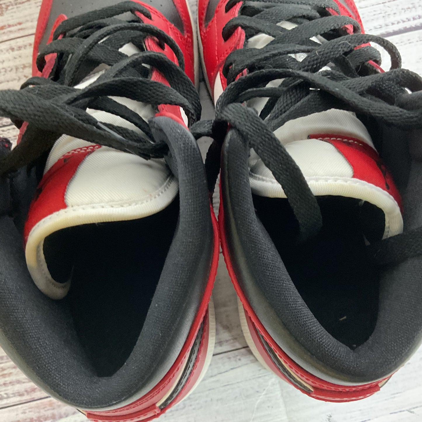 NIKE Air Jordan 1 Chicago Mid 554725-069 Red/Black Unisex Kids Sneakers- SZ 6Y