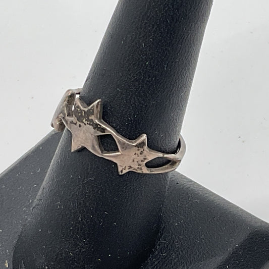VTG. Sterling Silver 3 Star Detail SZ 8 Ring- 2.46g